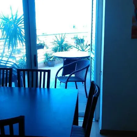 Apartment Spacious 3 Bedroom *